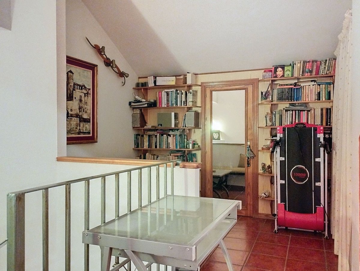 5 Bed Semi-Detached House in Sierrezuela