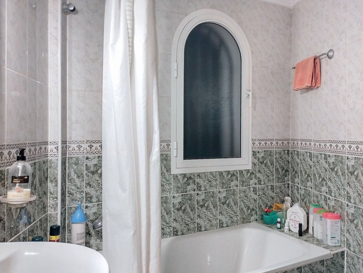5 Bed Semi-Detached House in Sierrezuela