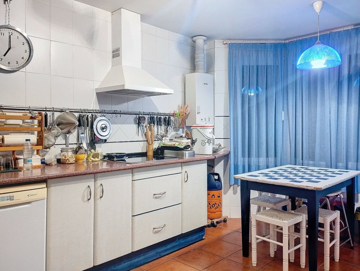 5 Bed Semi-Detached House in Sierrezuela