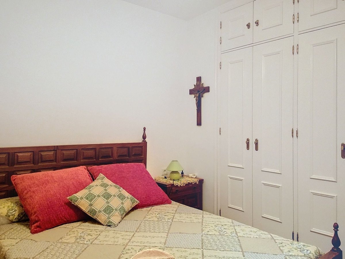 5 Bed Semi-Detached House in Sierrezuela