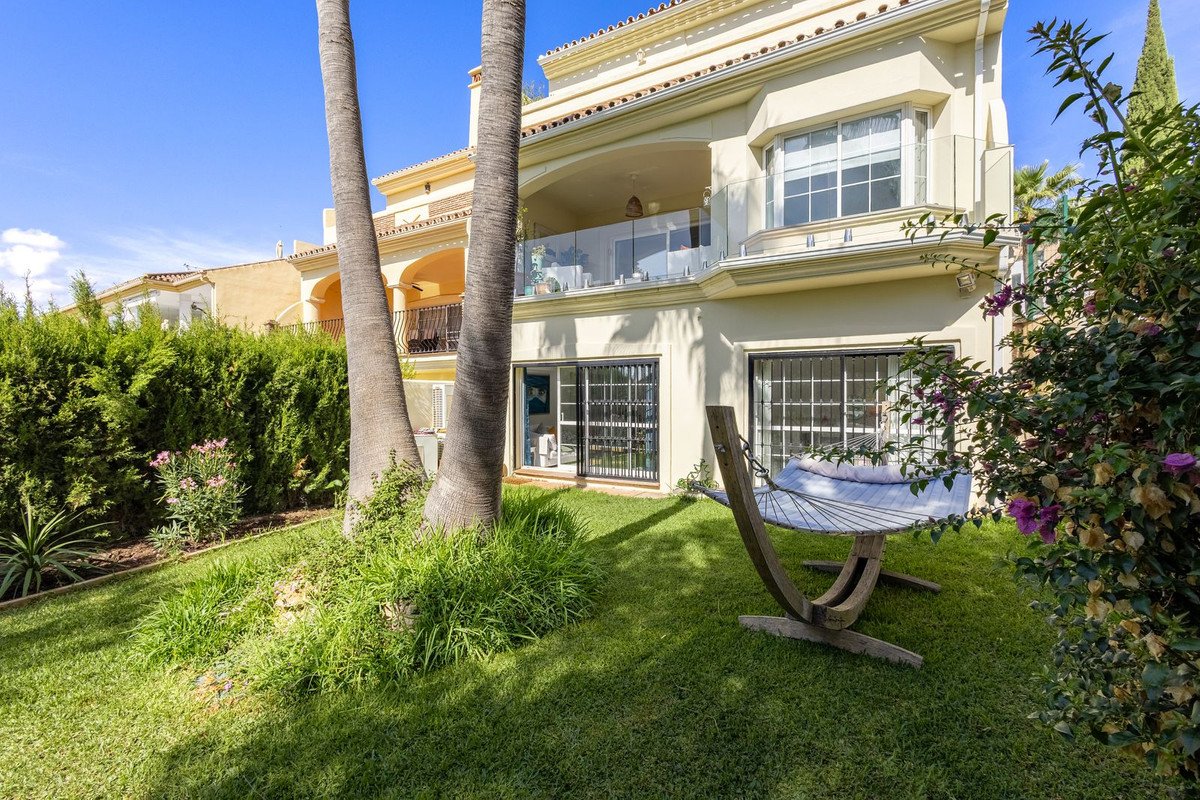 4 Bed Semi-Detached House in Alhaurin Golf