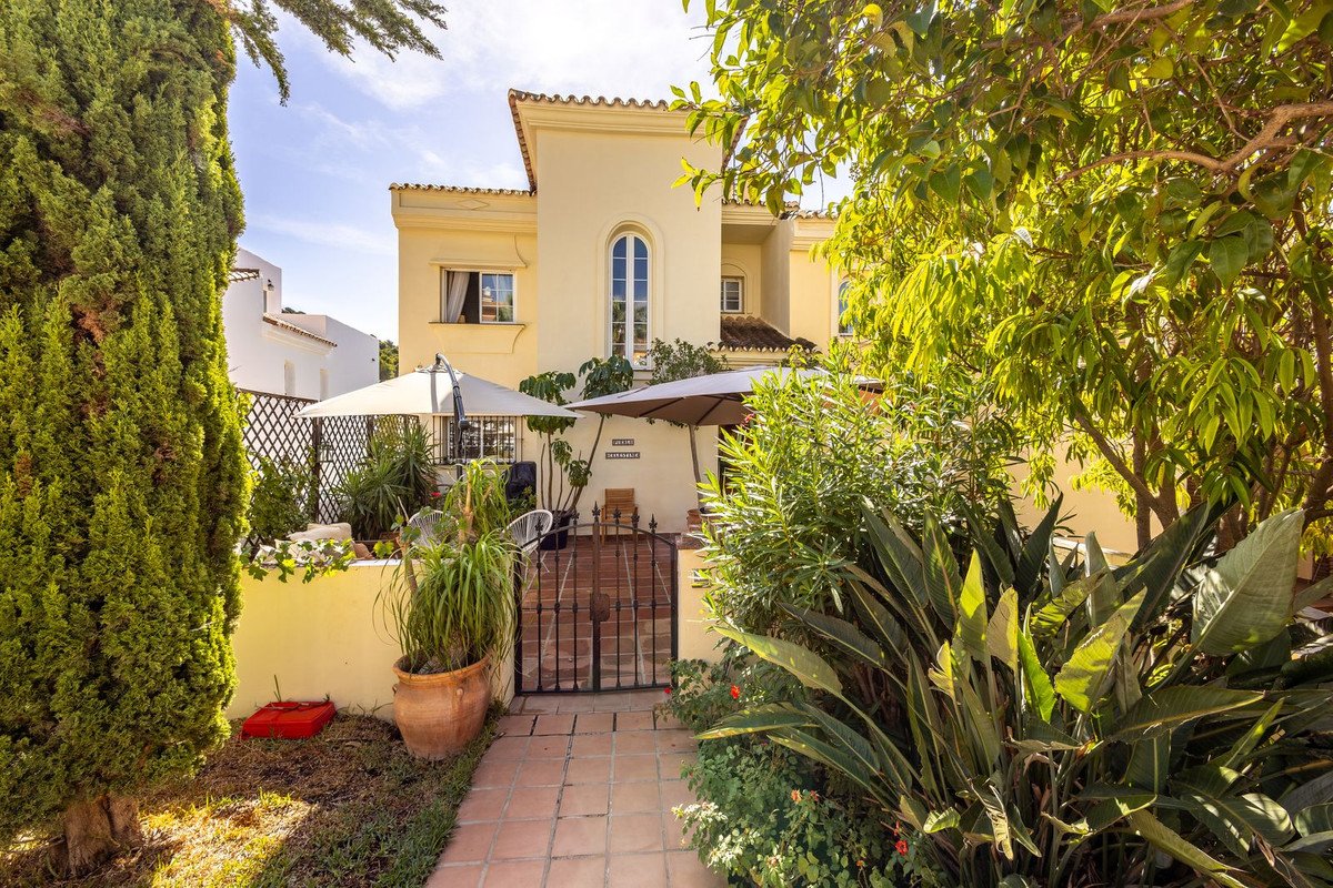 4 Bed Semi-Detached House in Alhaurin Golf