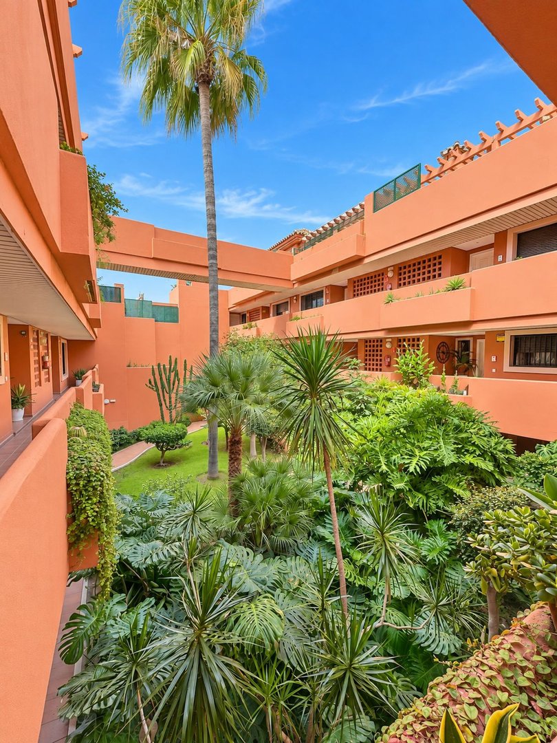 2 Bed Middle Floor Apartment in Cabopino