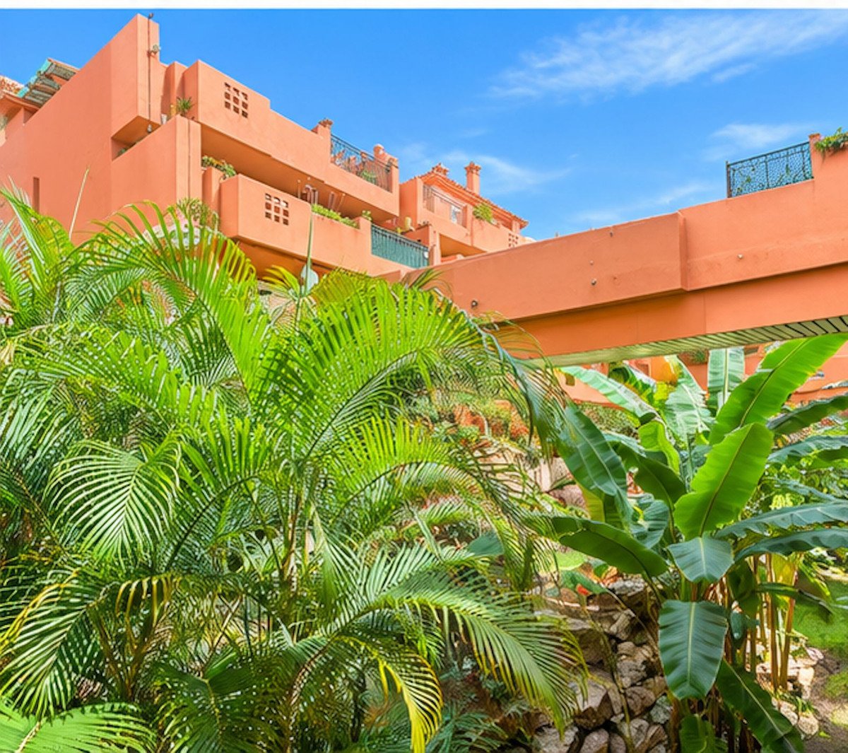 2 Bed Middle Floor Apartment in Cabopino