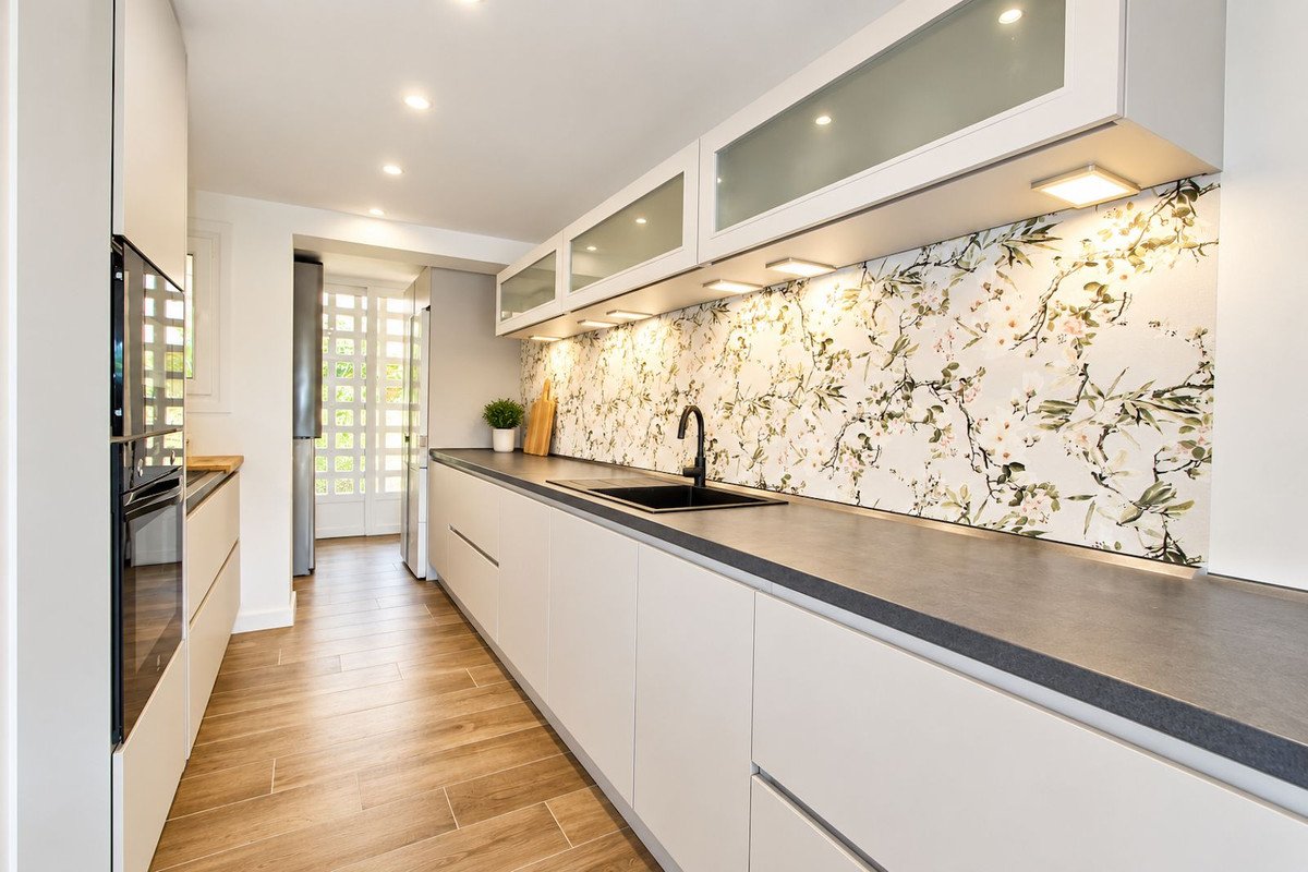 2 Bed Middle Floor Apartment in Cabopino