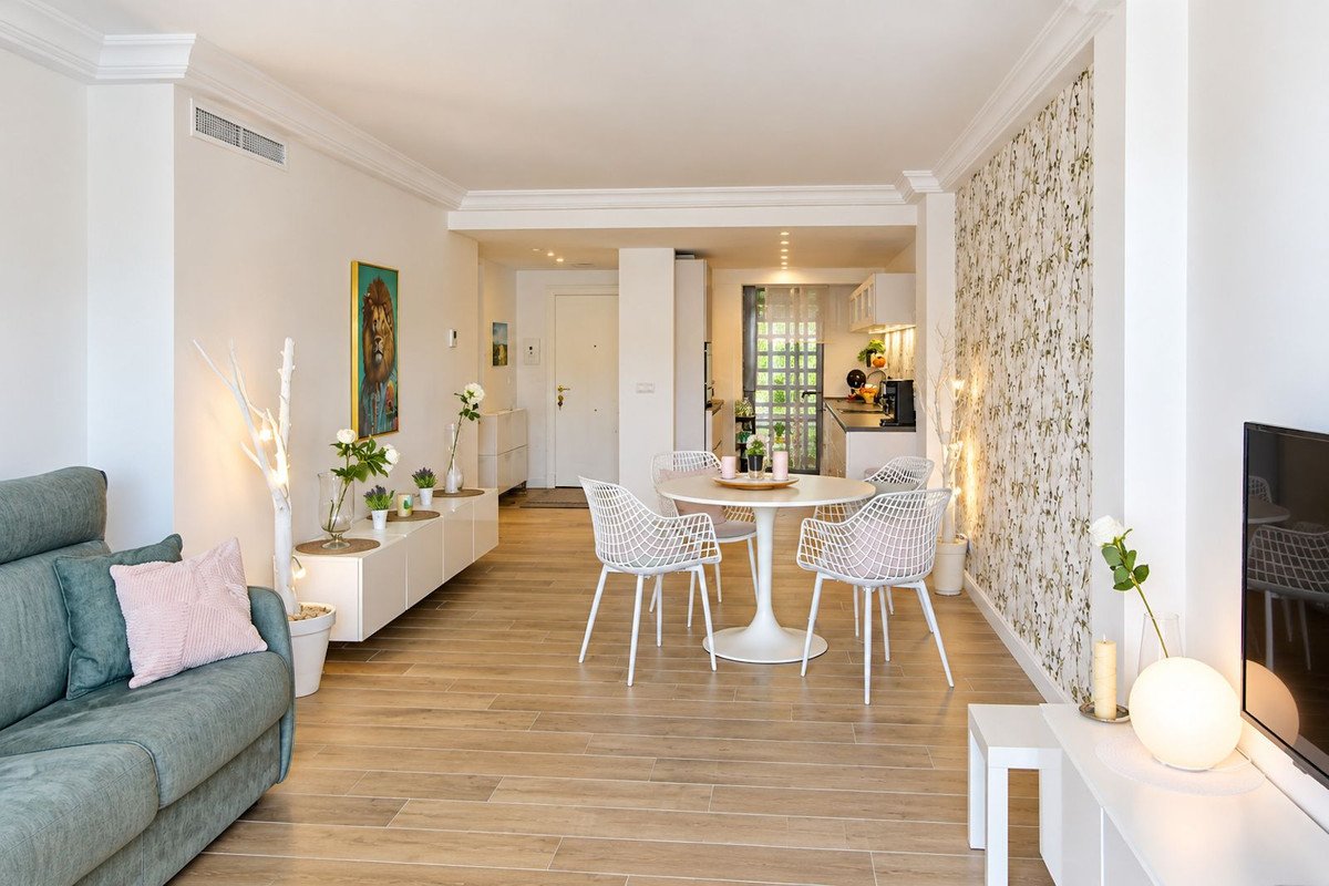 2 Bed Middle Floor Apartment in Cabopino