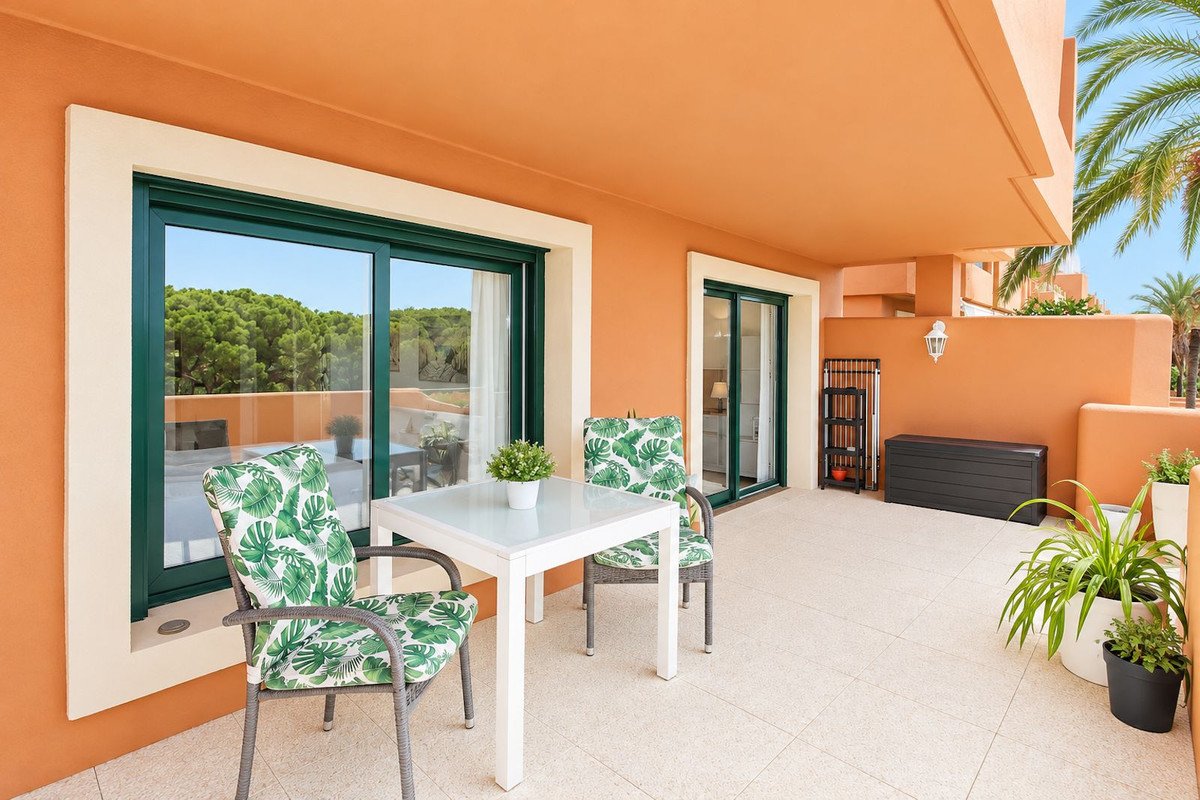 2 Bed Middle Floor Apartment in Cabopino