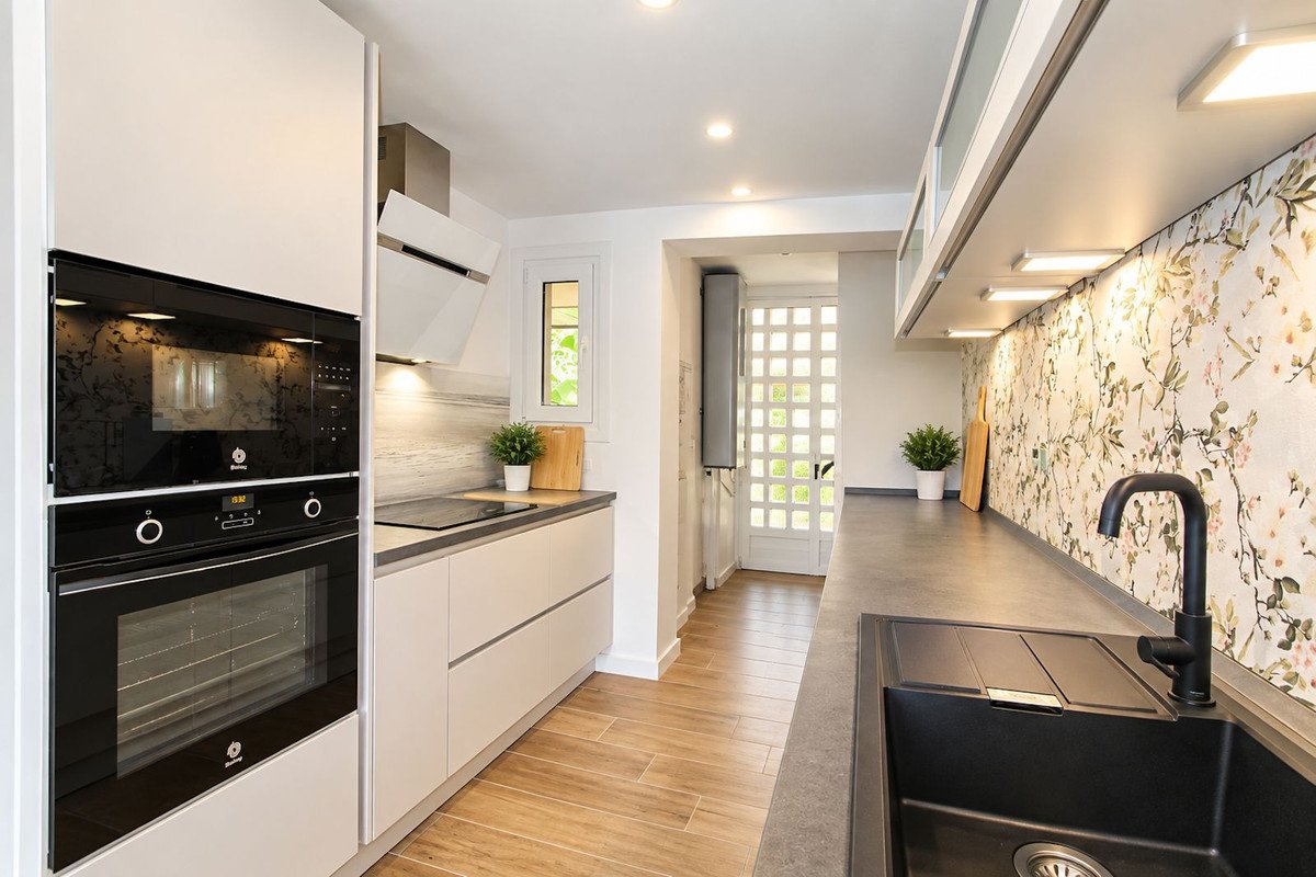2 Bed Middle Floor Apartment in Cabopino