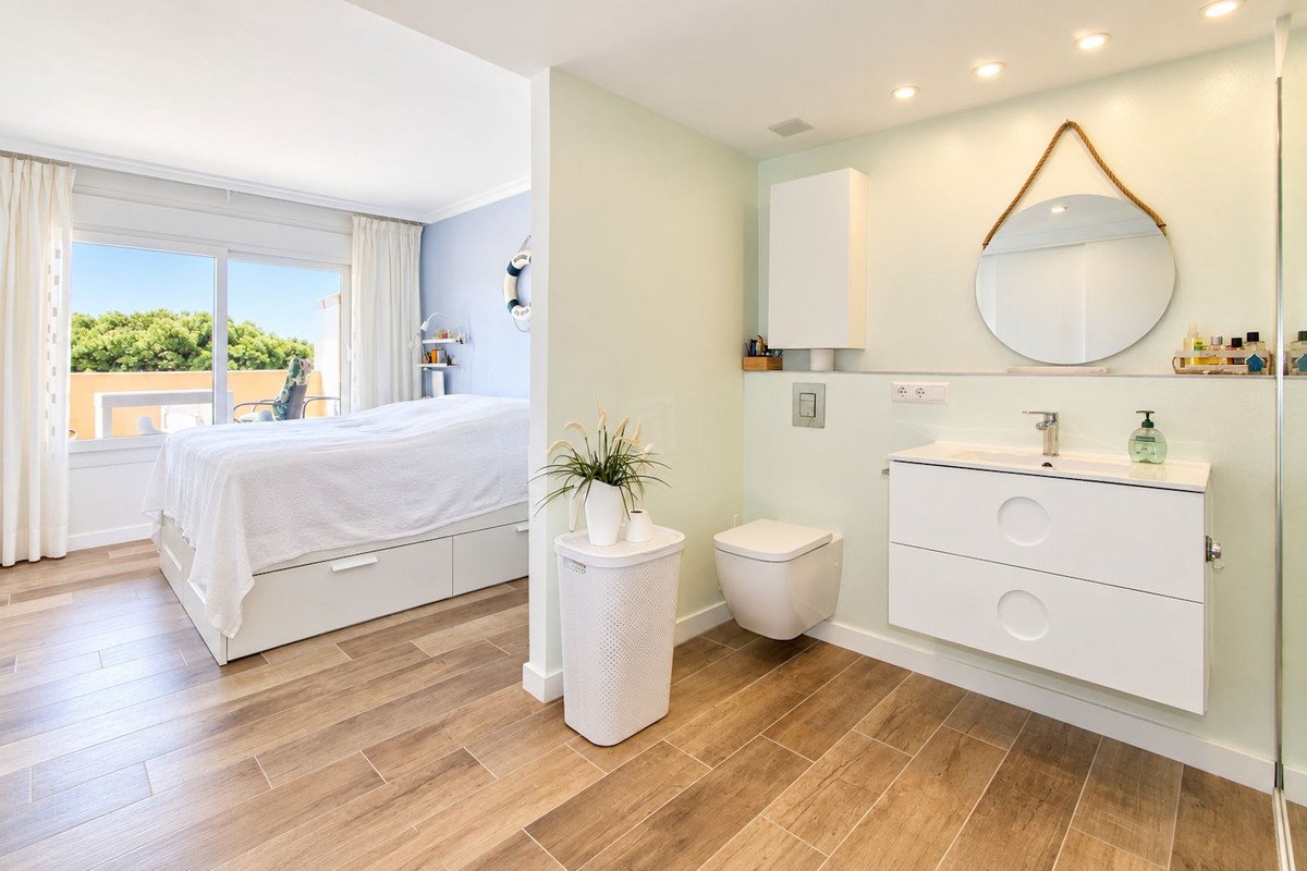 2 Bed Middle Floor Apartment in Cabopino