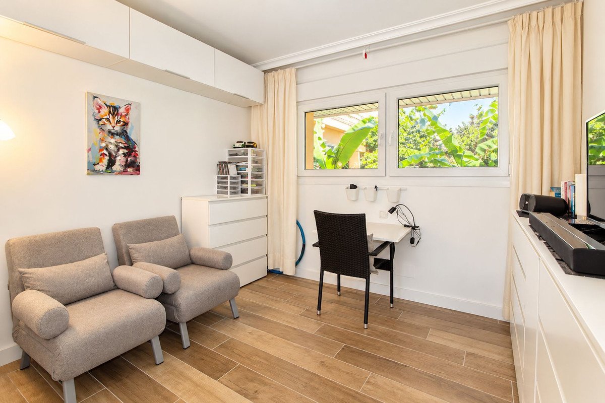 2 Bed Middle Floor Apartment in Cabopino