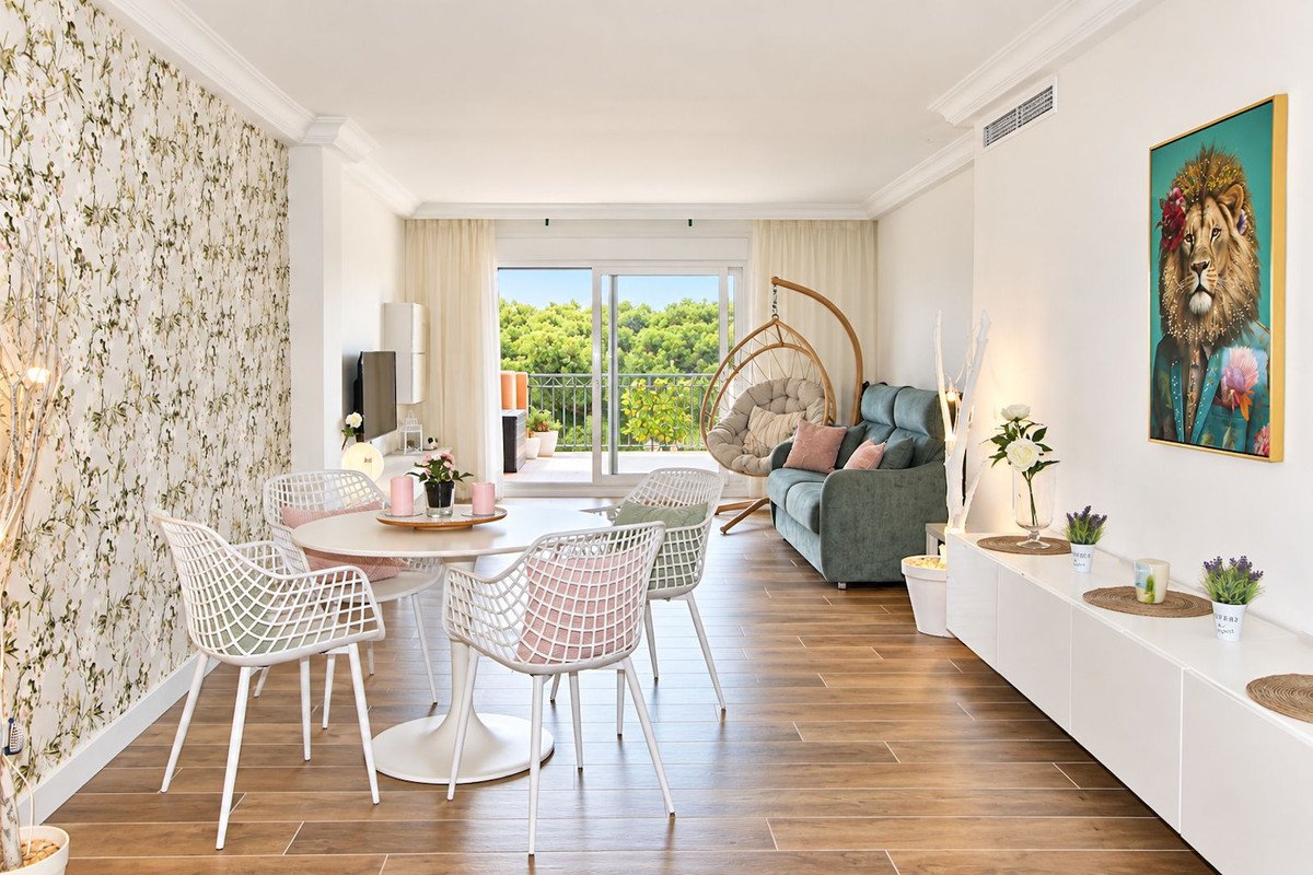 2 Bed Middle Floor Apartment in Cabopino