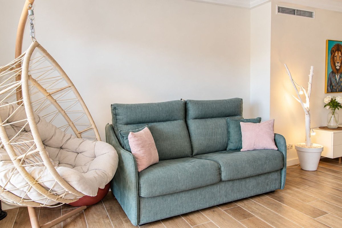 2 Bed Middle Floor Apartment in Cabopino