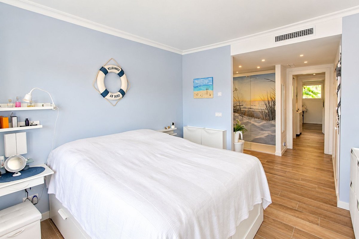 2 Bed Middle Floor Apartment in Cabopino