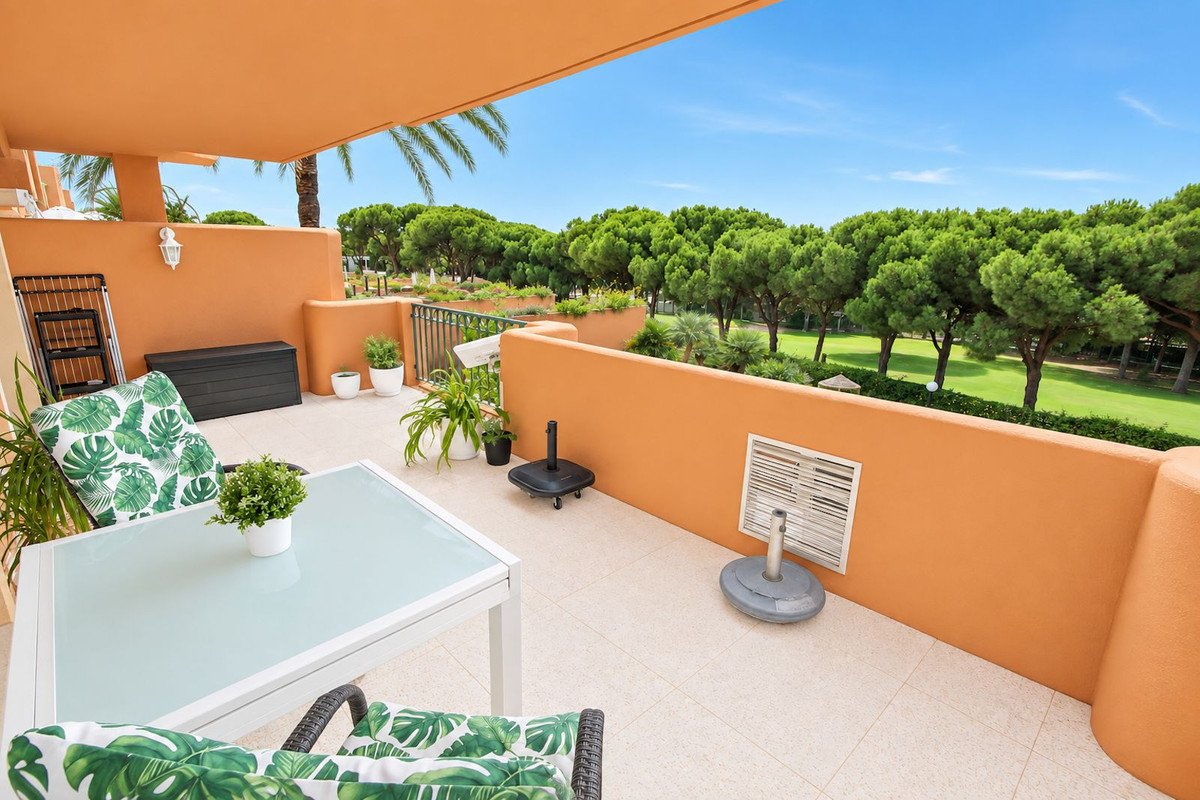 2 Bed Middle Floor Apartment in Cabopino