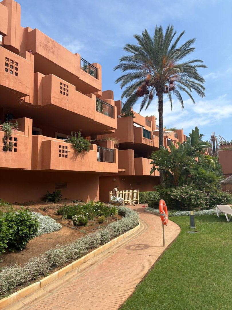 2 Bed Middle Floor Apartment in Cabopino