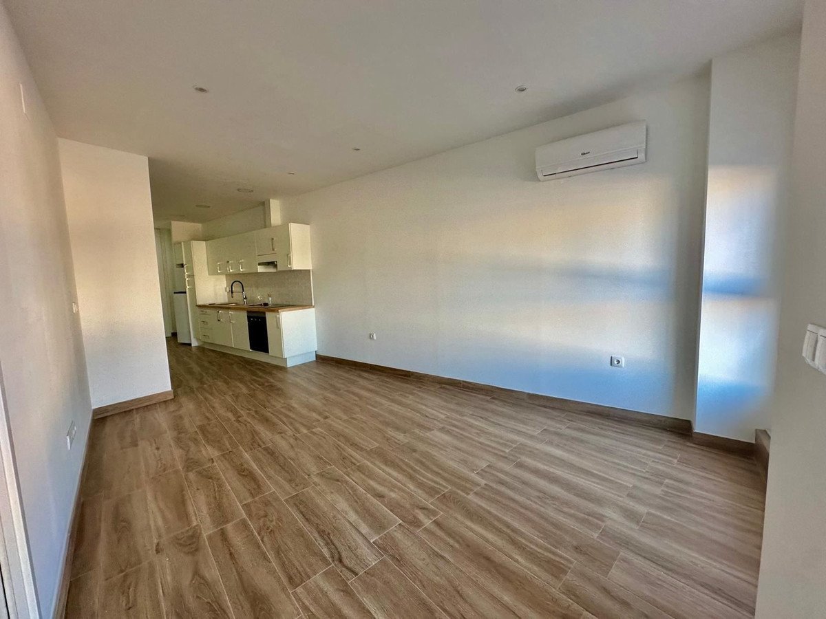 2 Bed Middle Floor Apartment in Torrevieja