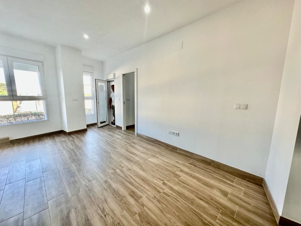 2 Bed Middle Floor Apartment in Torrevieja