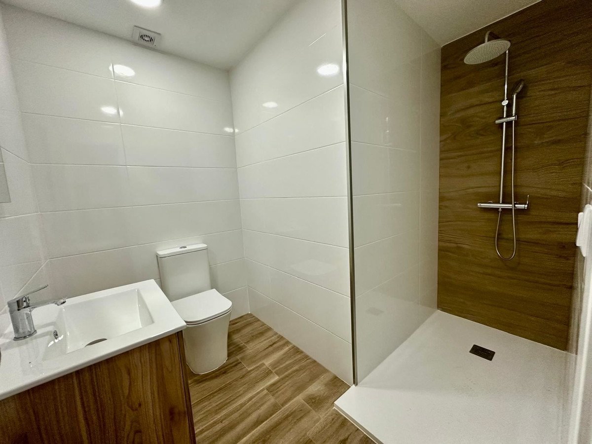 2 Bed Middle Floor Apartment in Torrevieja