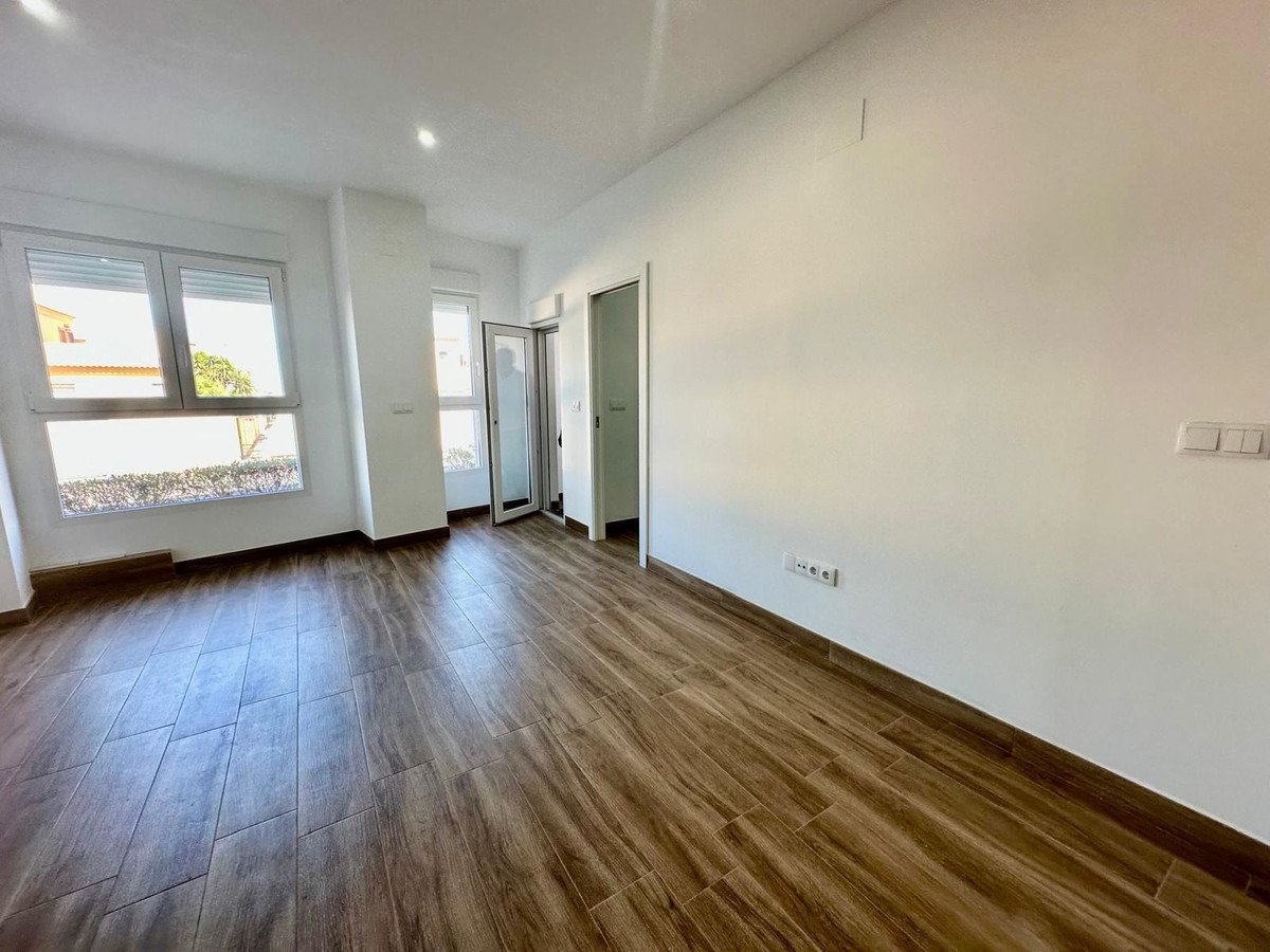 2 Bed Middle Floor Apartment in Torrevieja