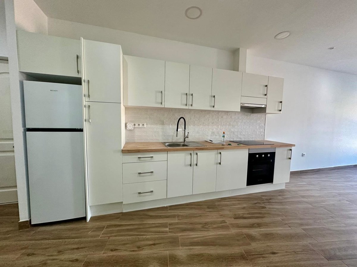 2 Bed Middle Floor Apartment in Torrevieja