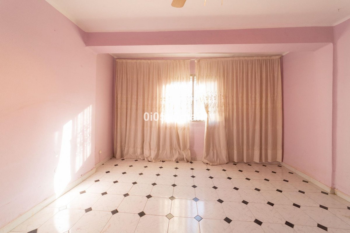 2 Bed Middle Floor Apartment in Málaga