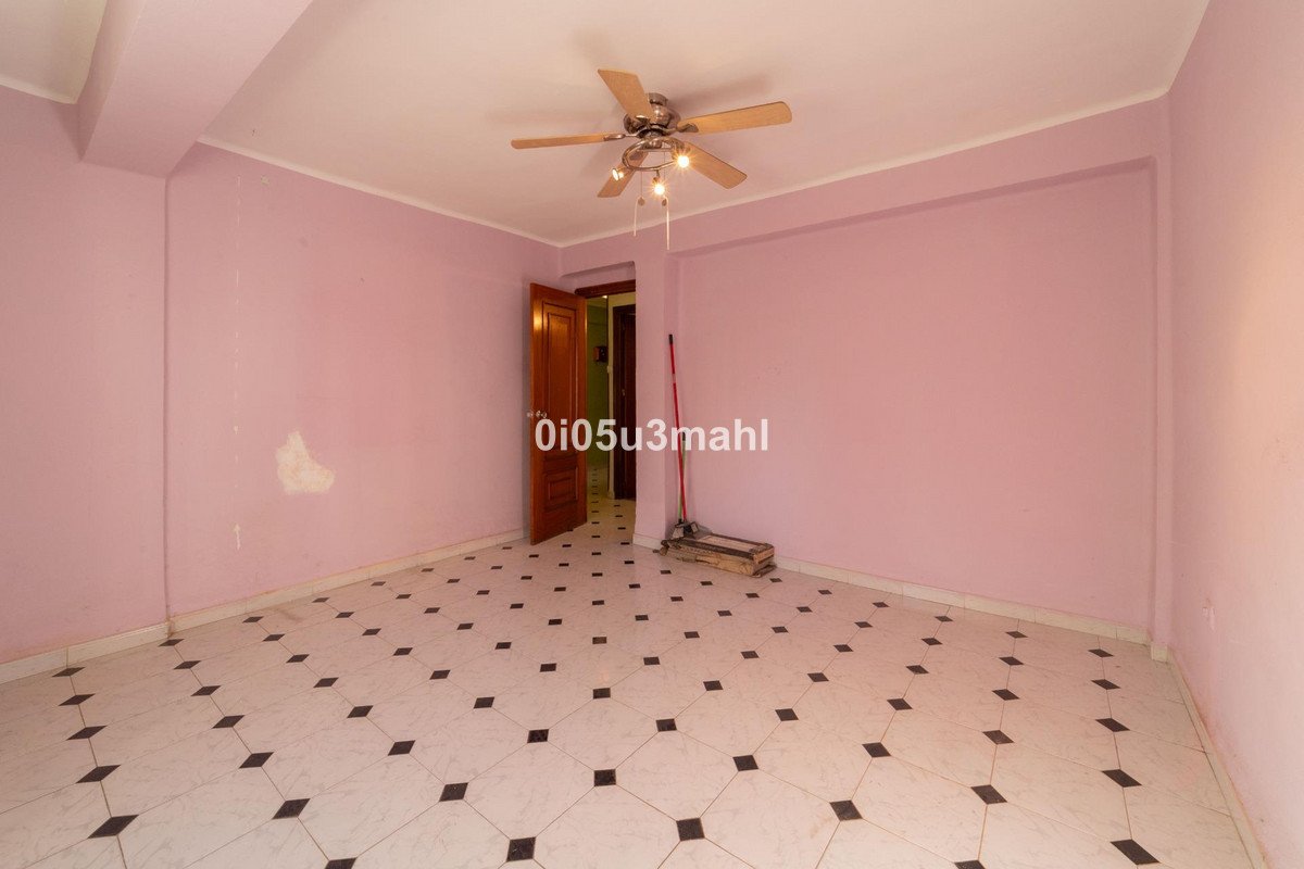 2 Bed Middle Floor Apartment in Málaga
