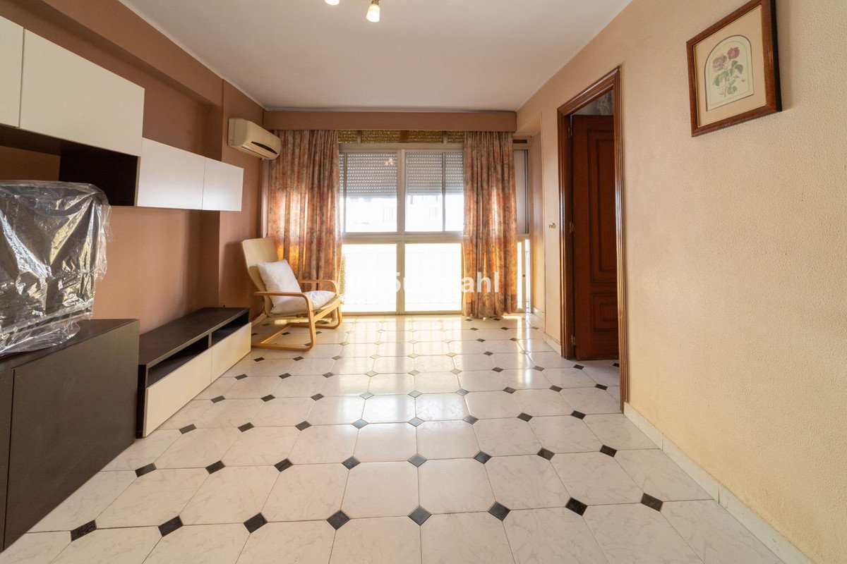 2 Bed Middle Floor Apartment in Málaga