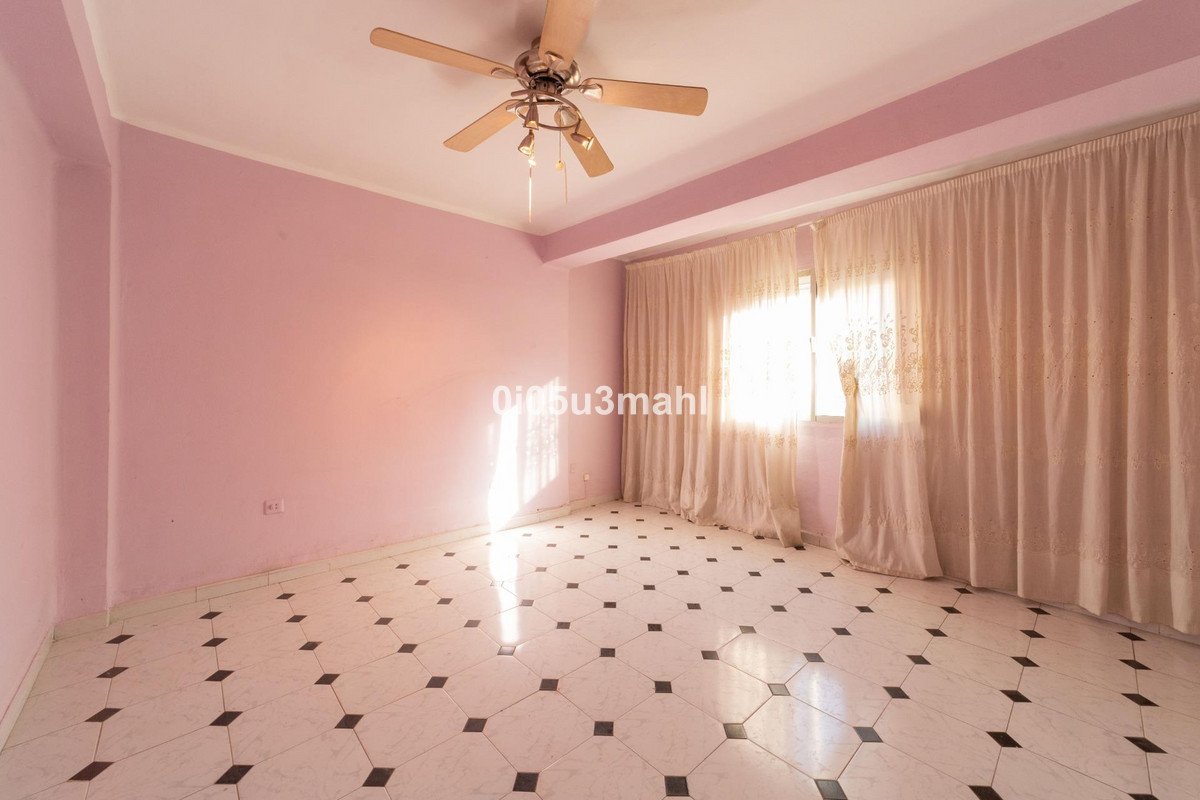 2 Bed Middle Floor Apartment in Málaga