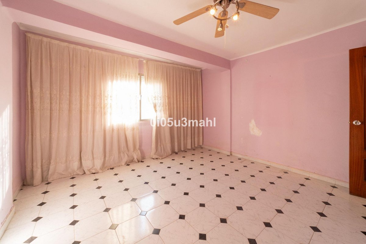 2 Bed Middle Floor Apartment in Málaga