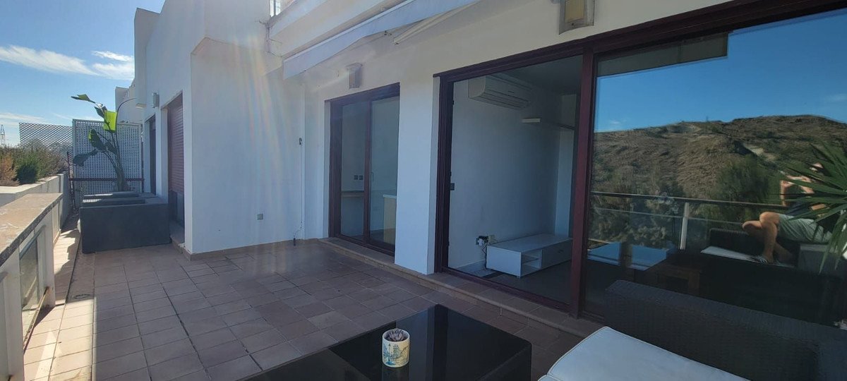 2 Bed Middle Floor Apartment in Benahavís