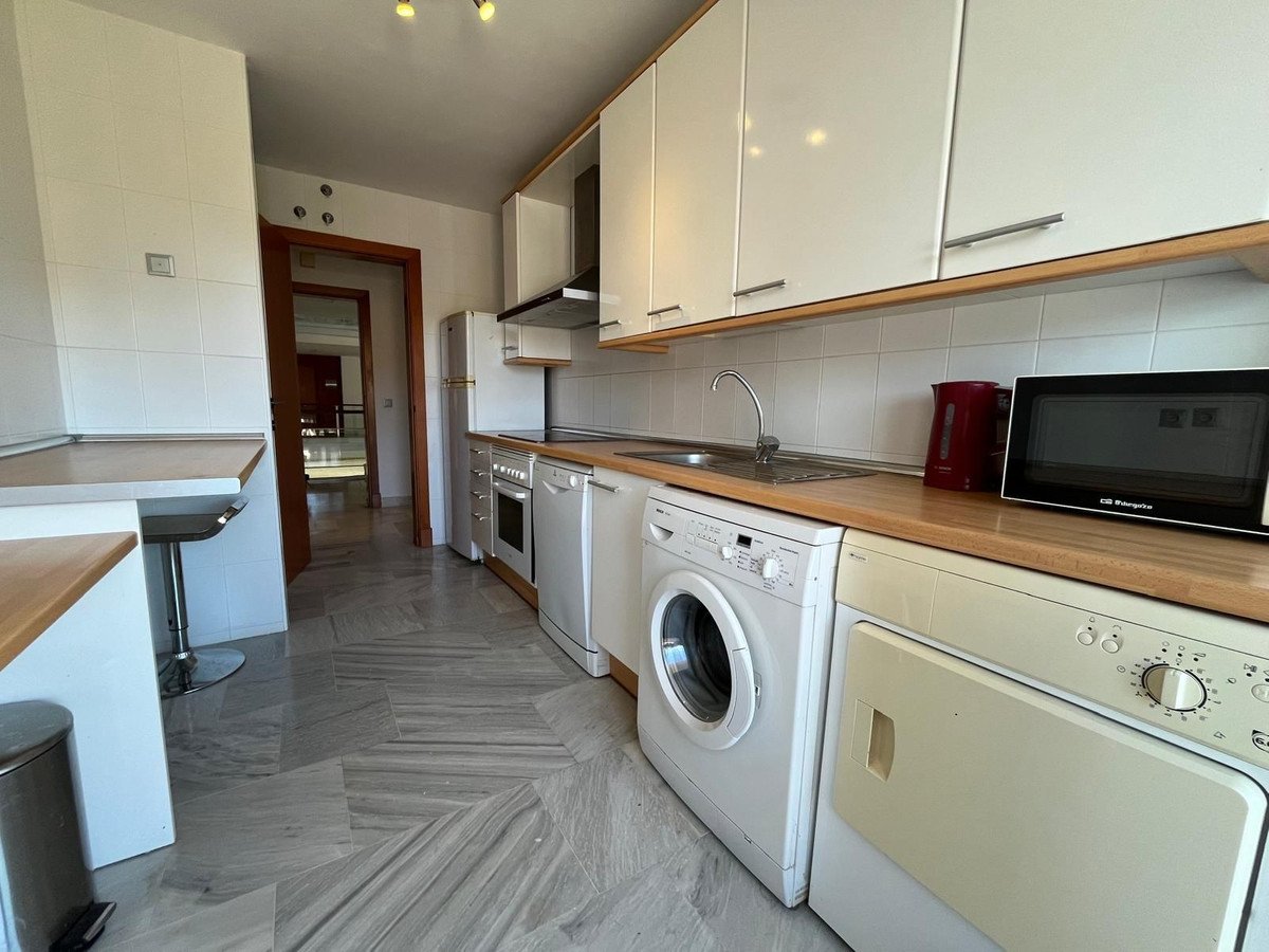 2 Bed Middle Floor Apartment in Benahavís
