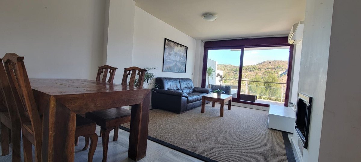 2 Bed Middle Floor Apartment in Benahavís