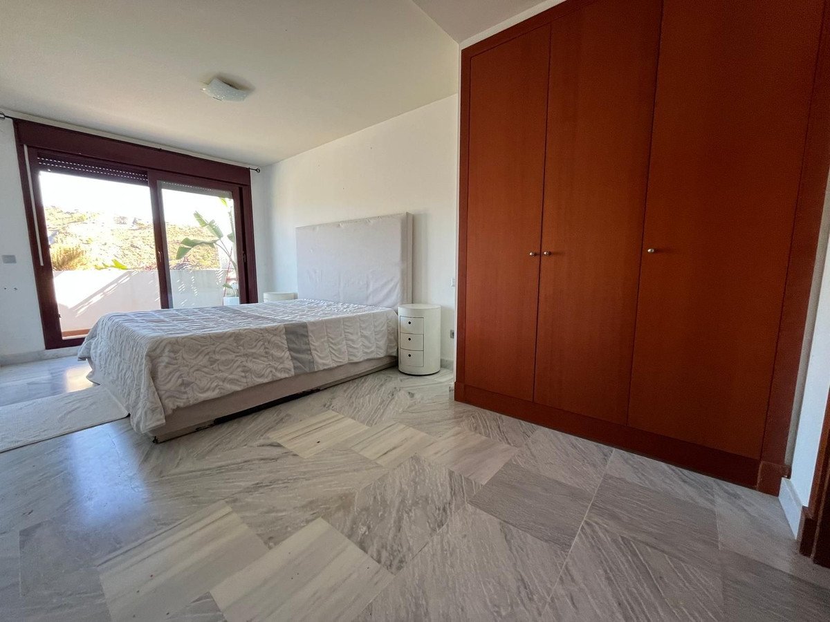 2 Bed Middle Floor Apartment in Benahavís