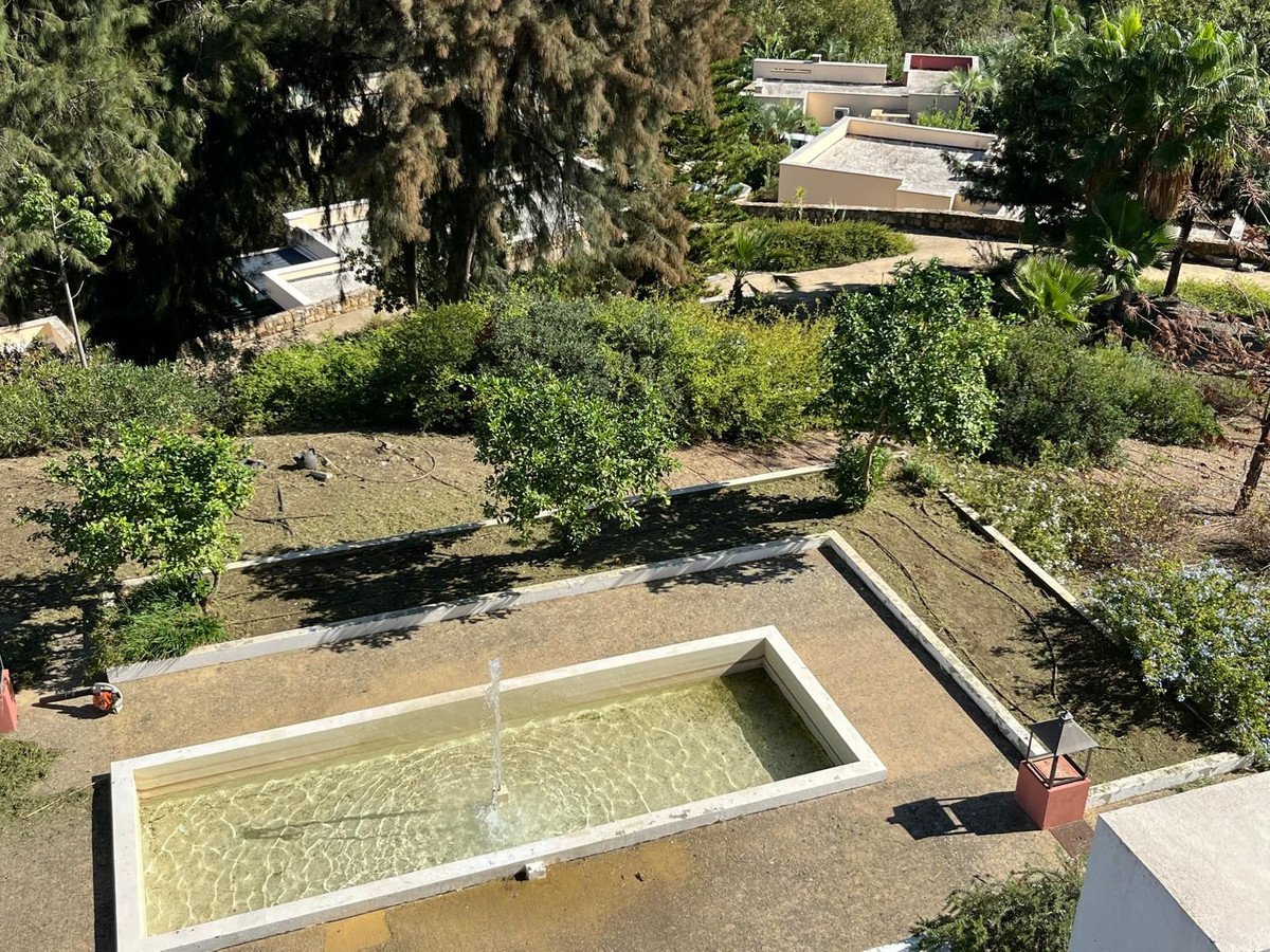 2 Bed Middle Floor Apartment in Benahavís
