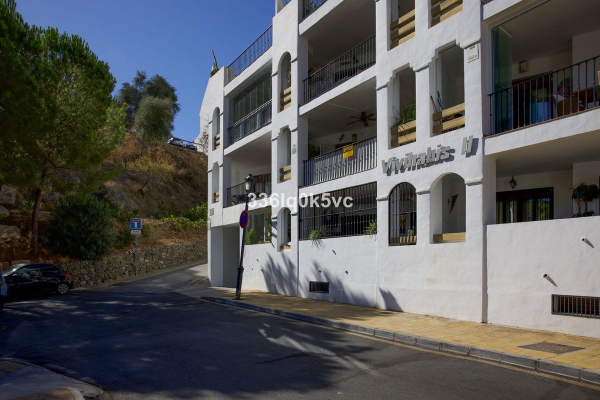 2 Bed Middle Floor Apartment in Benahavís
