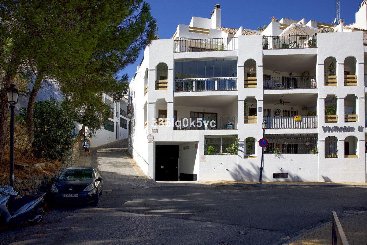 2 Bed Middle Floor Apartment in Benahavís