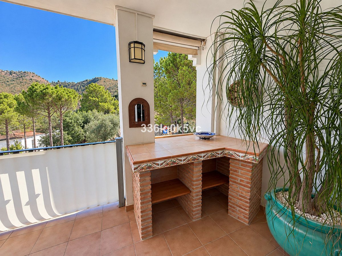 2 Bed Middle Floor Apartment in Benahavís
