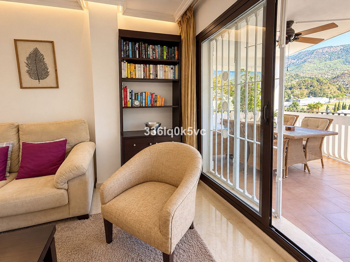 2 Bed Middle Floor Apartment in Benahavís