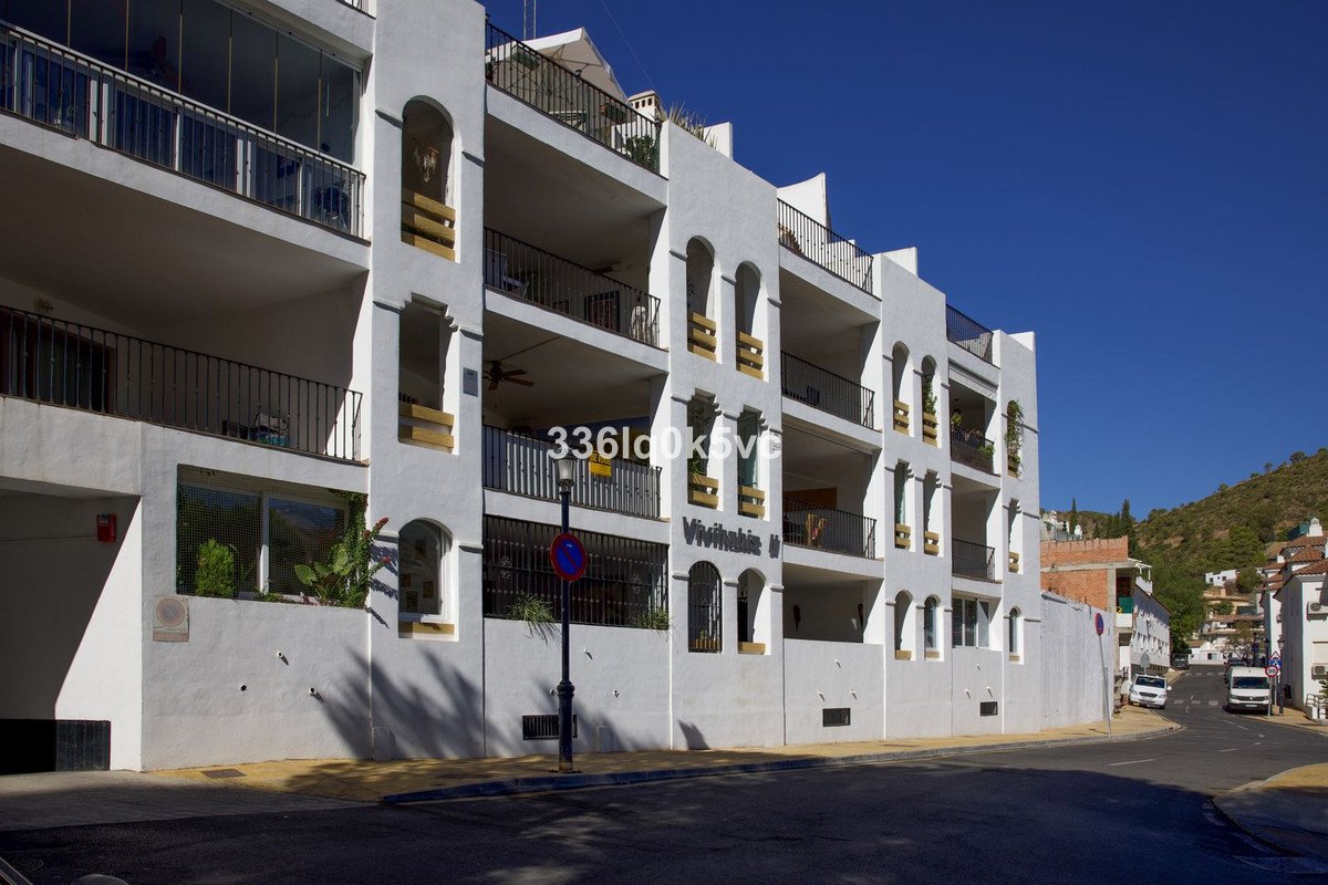2 Bed Middle Floor Apartment in Benahavís