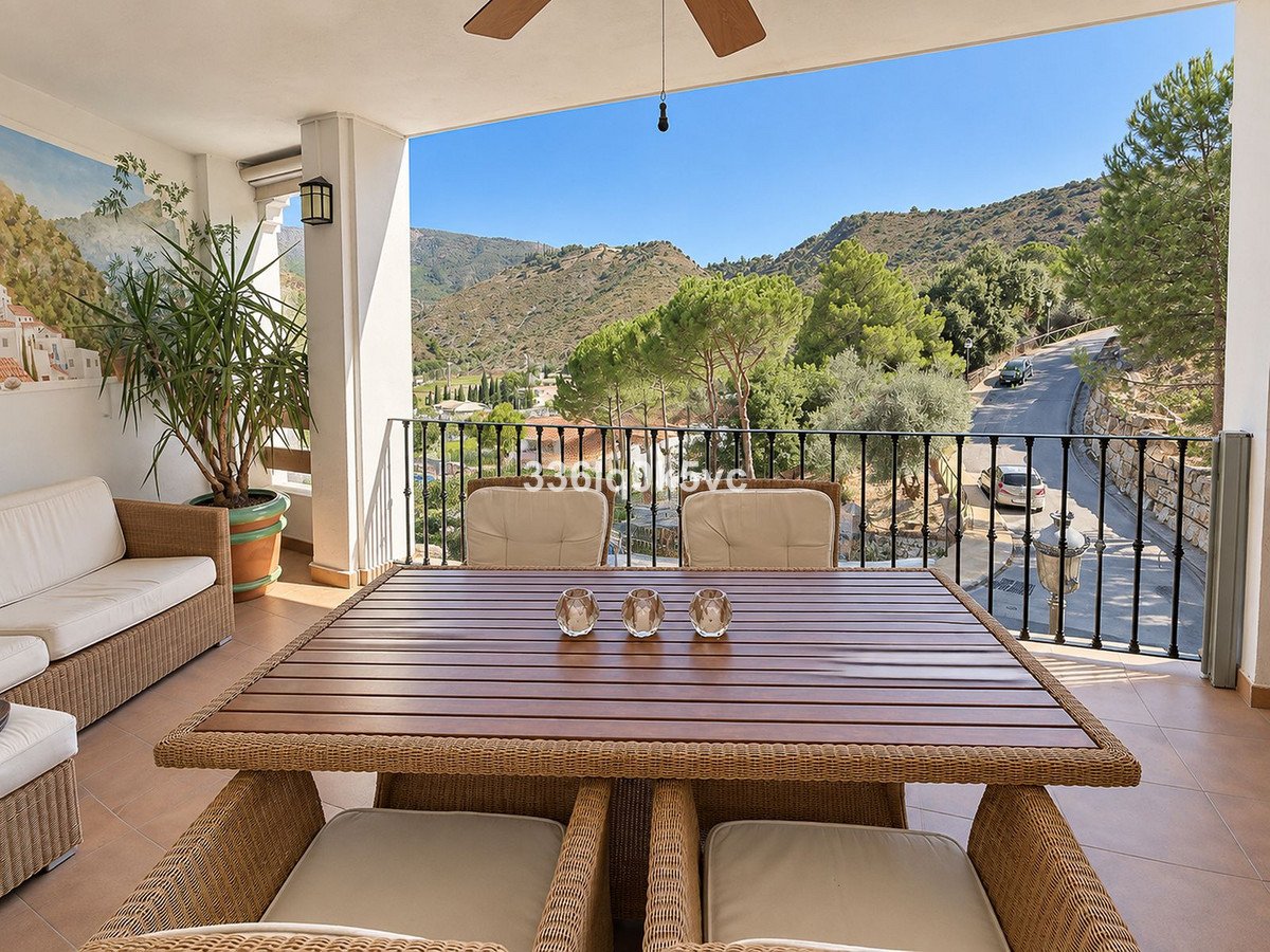 2 Bed Middle Floor Apartment in Benahavís
