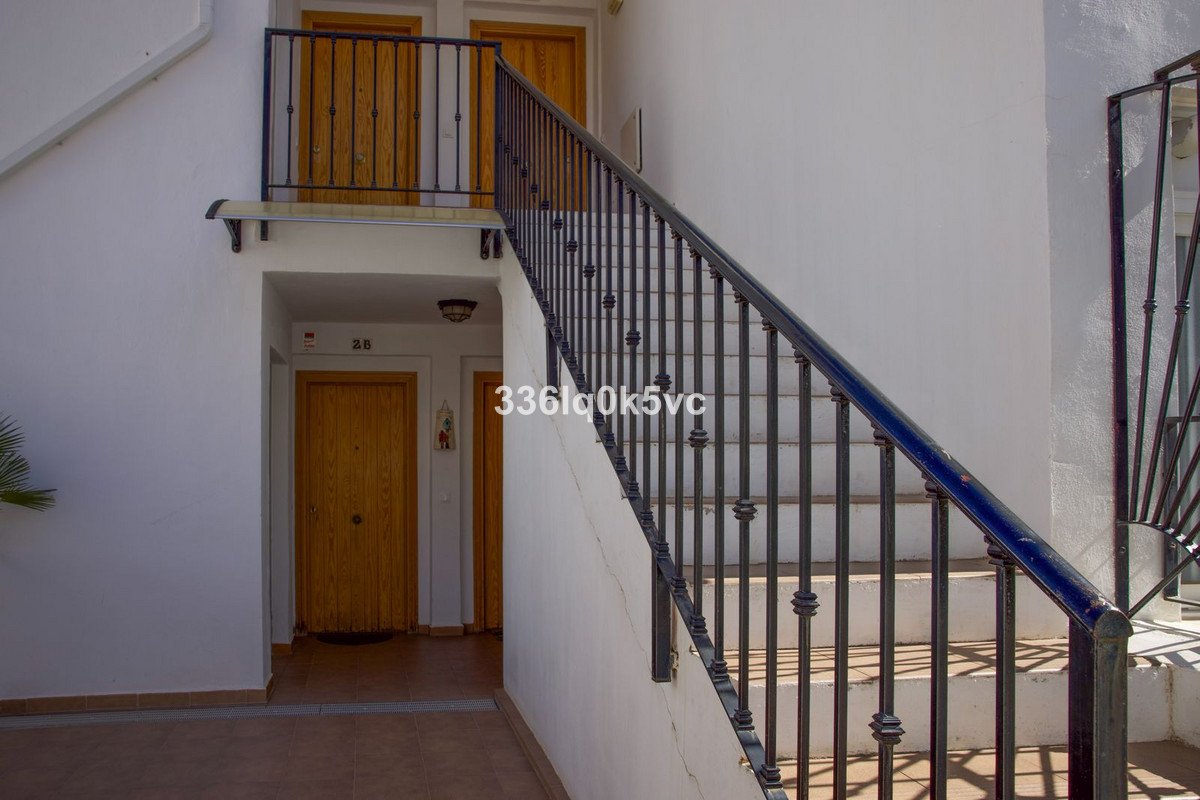 2 Bed Middle Floor Apartment in Benahavís
