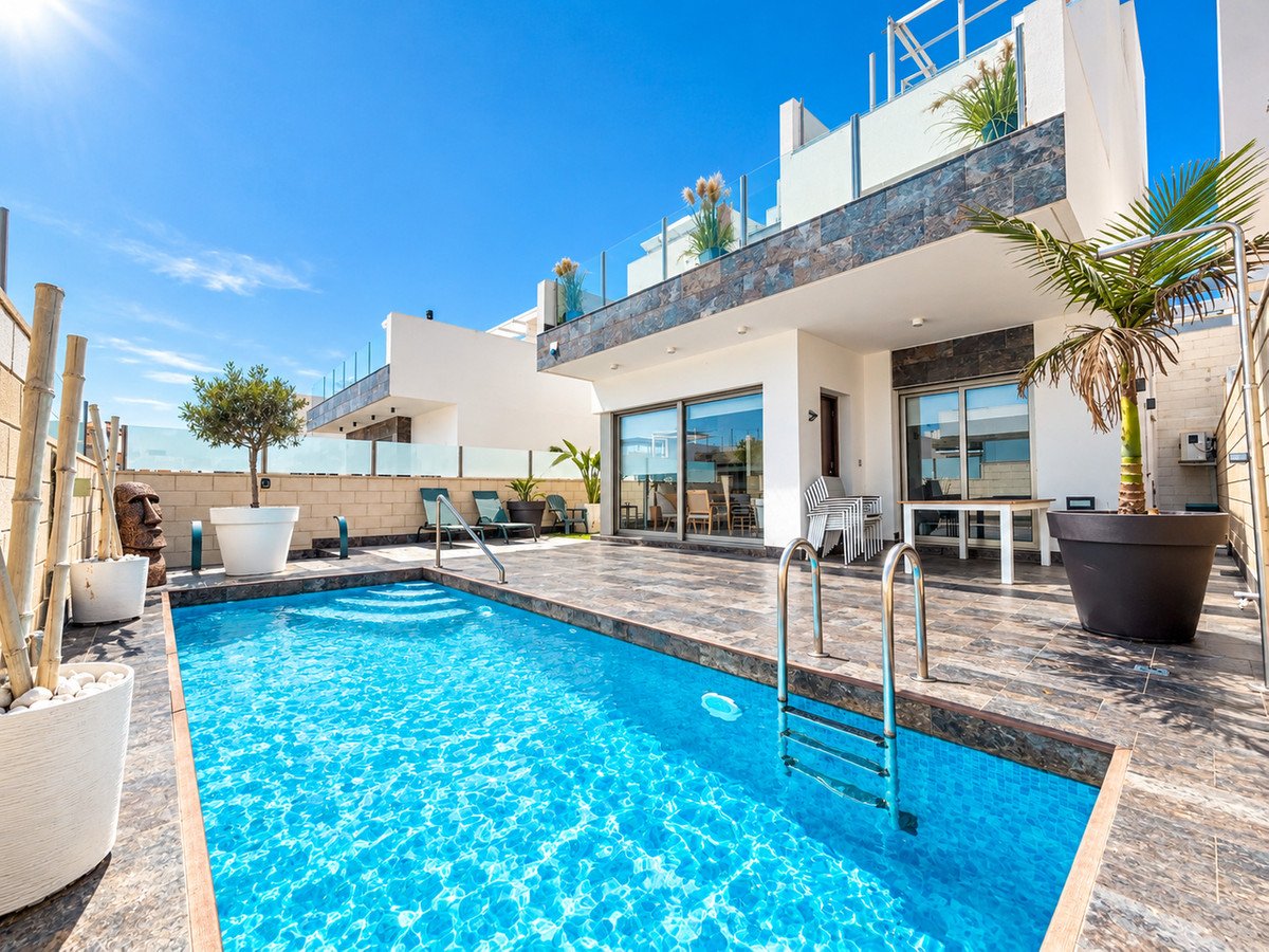 3 Bed Detached Villa in Villamartin
