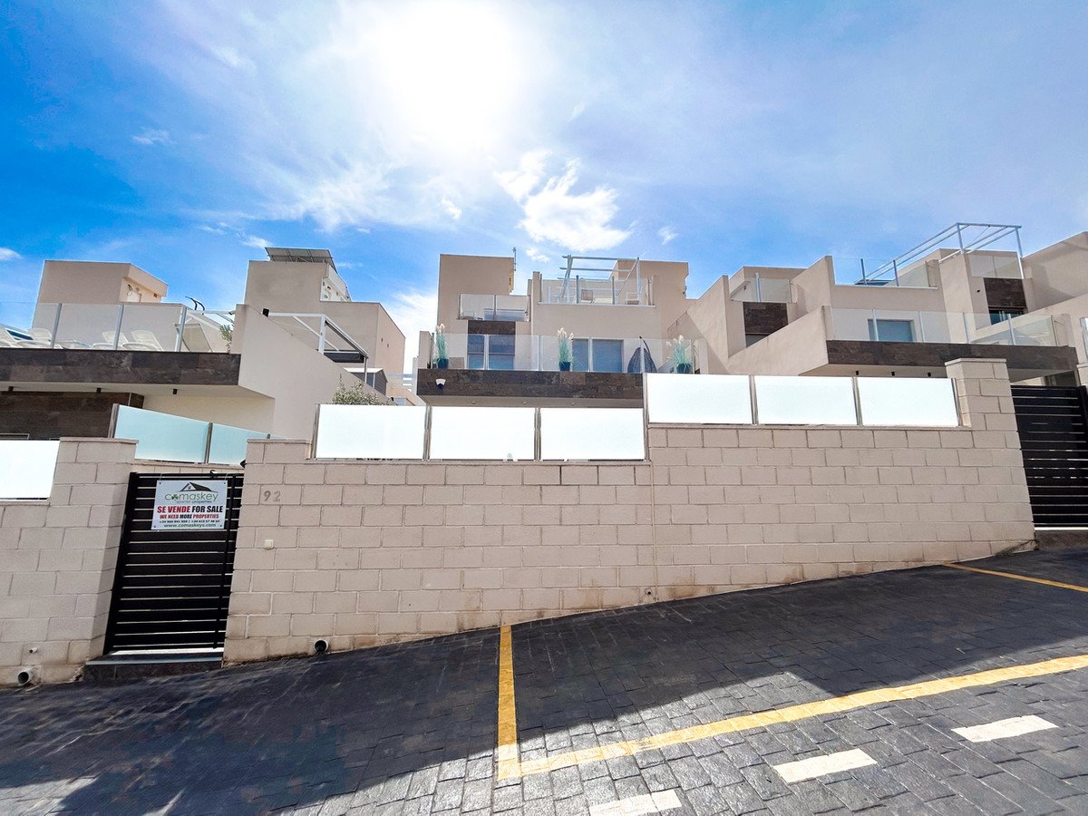 3 Bed Detached Villa in Villamartin