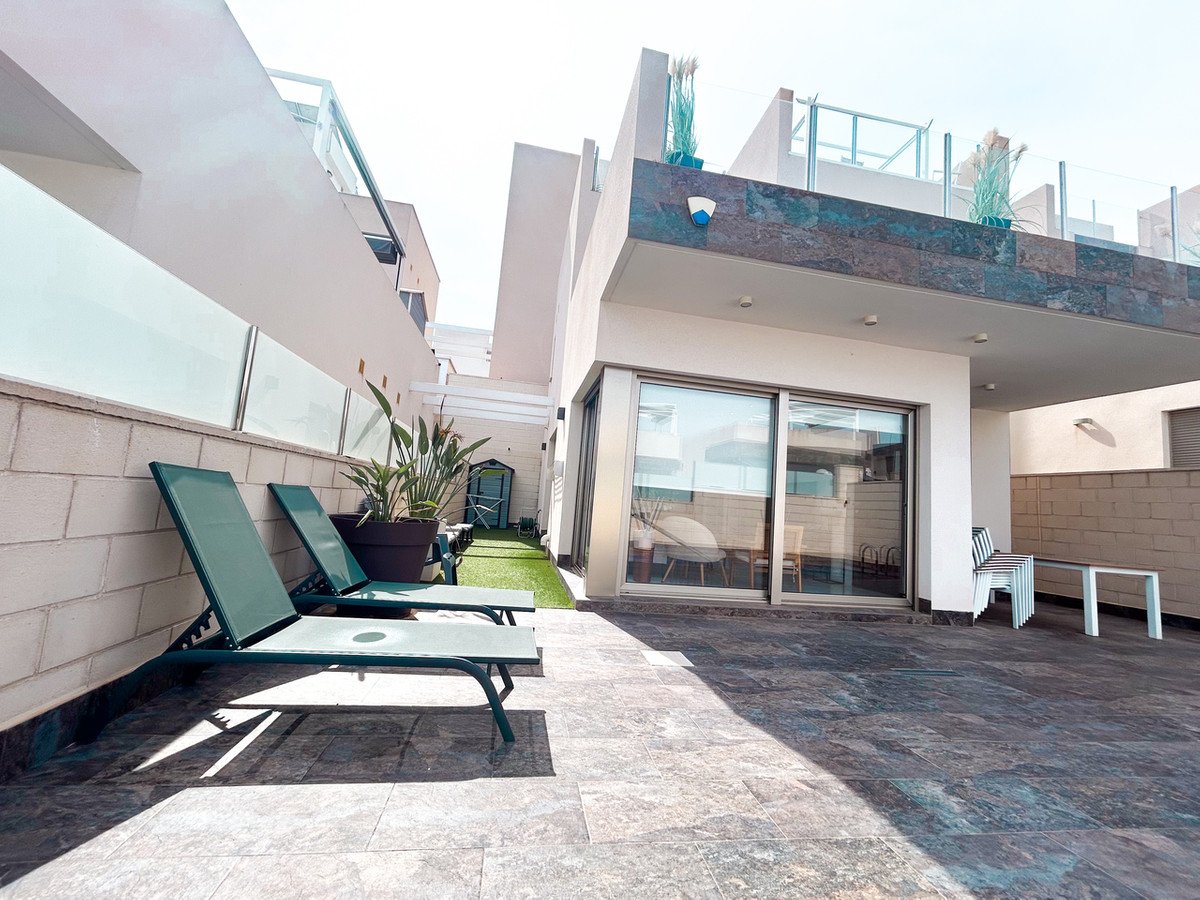 3 Bed Detached Villa in Villamartin