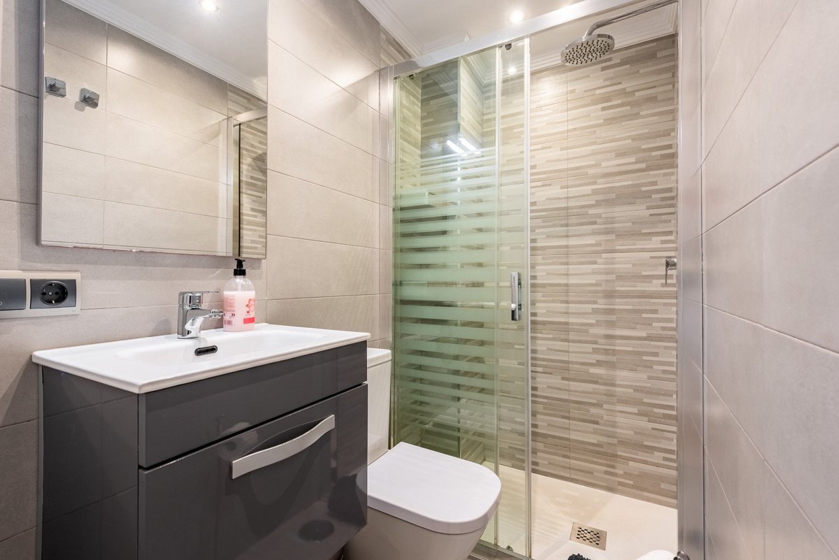 2 Bed Middle Floor Apartment in La Cala de Mijas