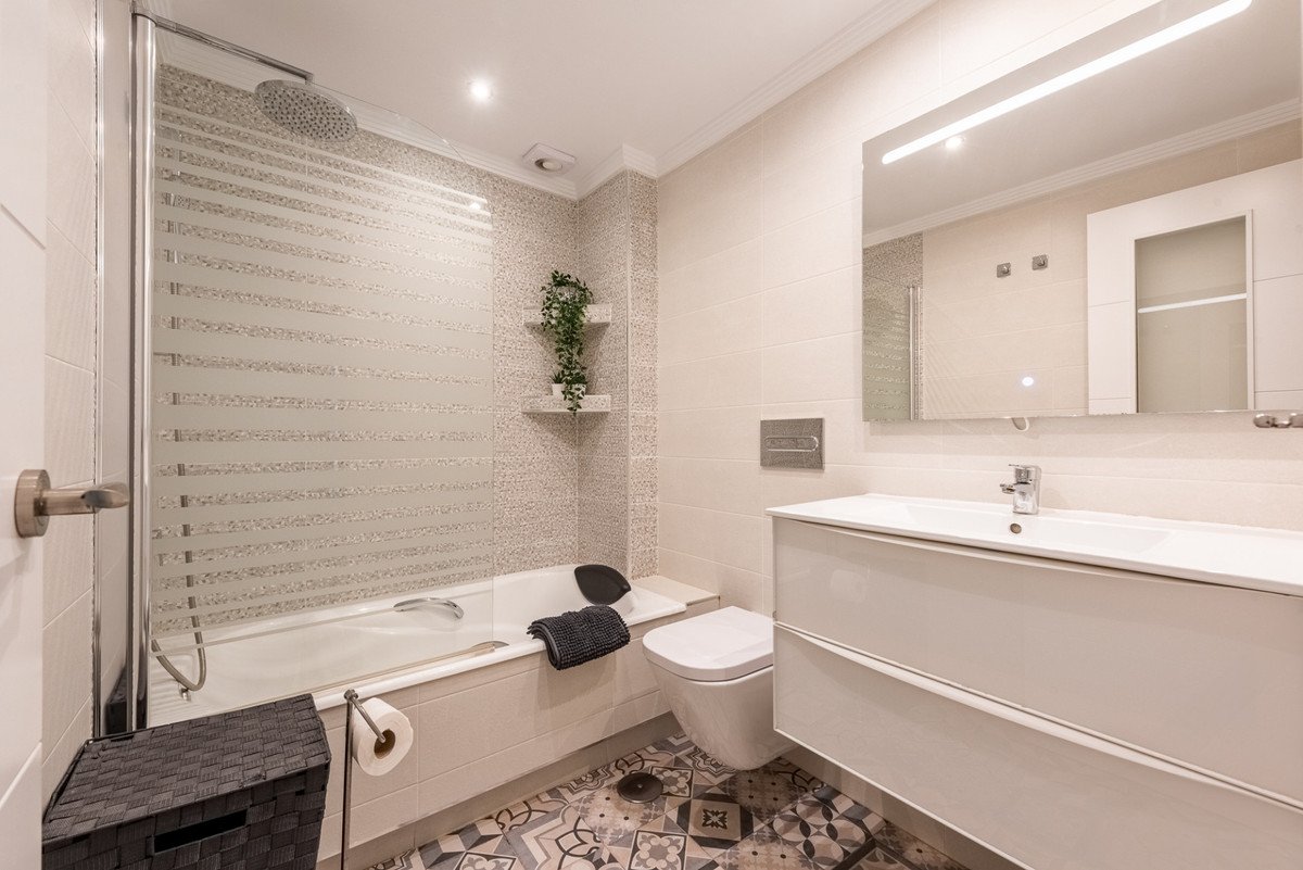 2 Bed Middle Floor Apartment in La Cala de Mijas