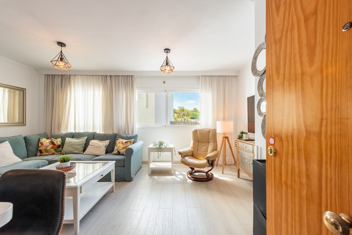 2 Bed Middle Floor Apartment in La Cala de Mijas