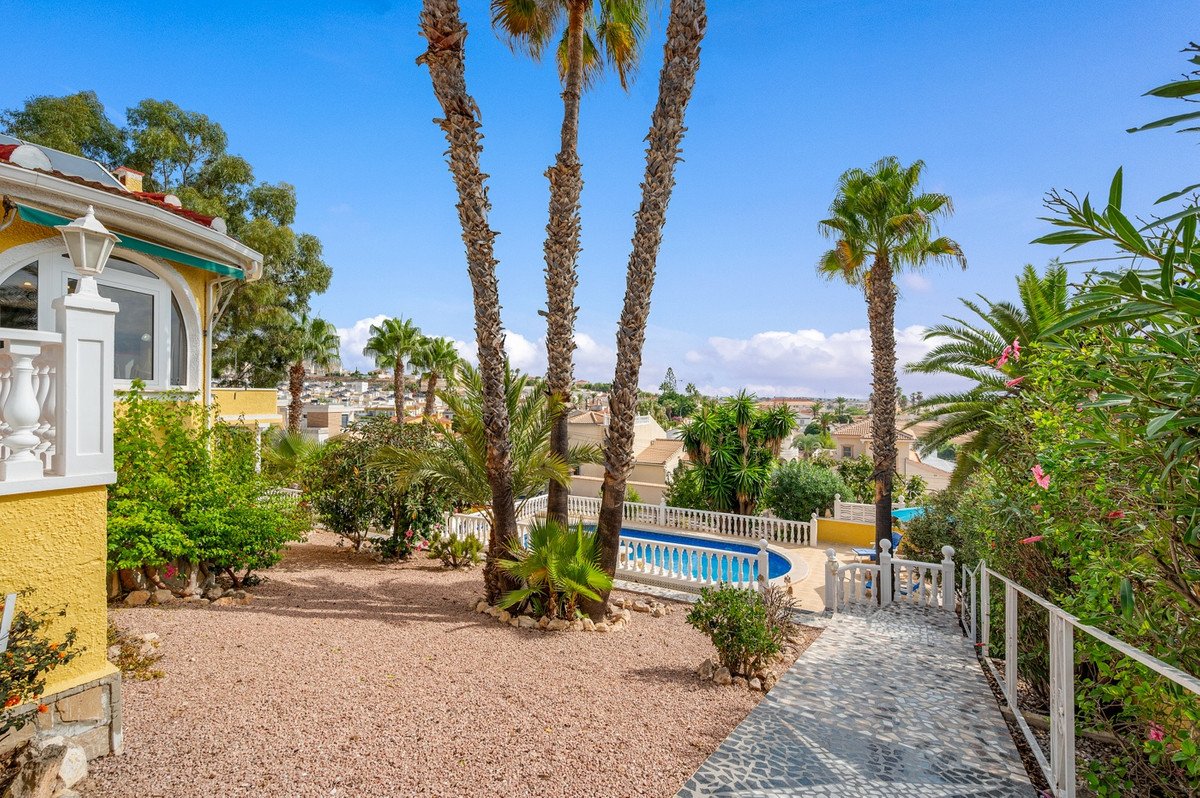 2 Bed Detached Villa in Rojales