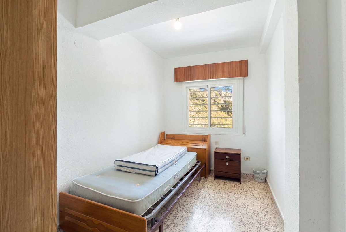 4 Bed Middle Floor Apartment in Torremolinos
