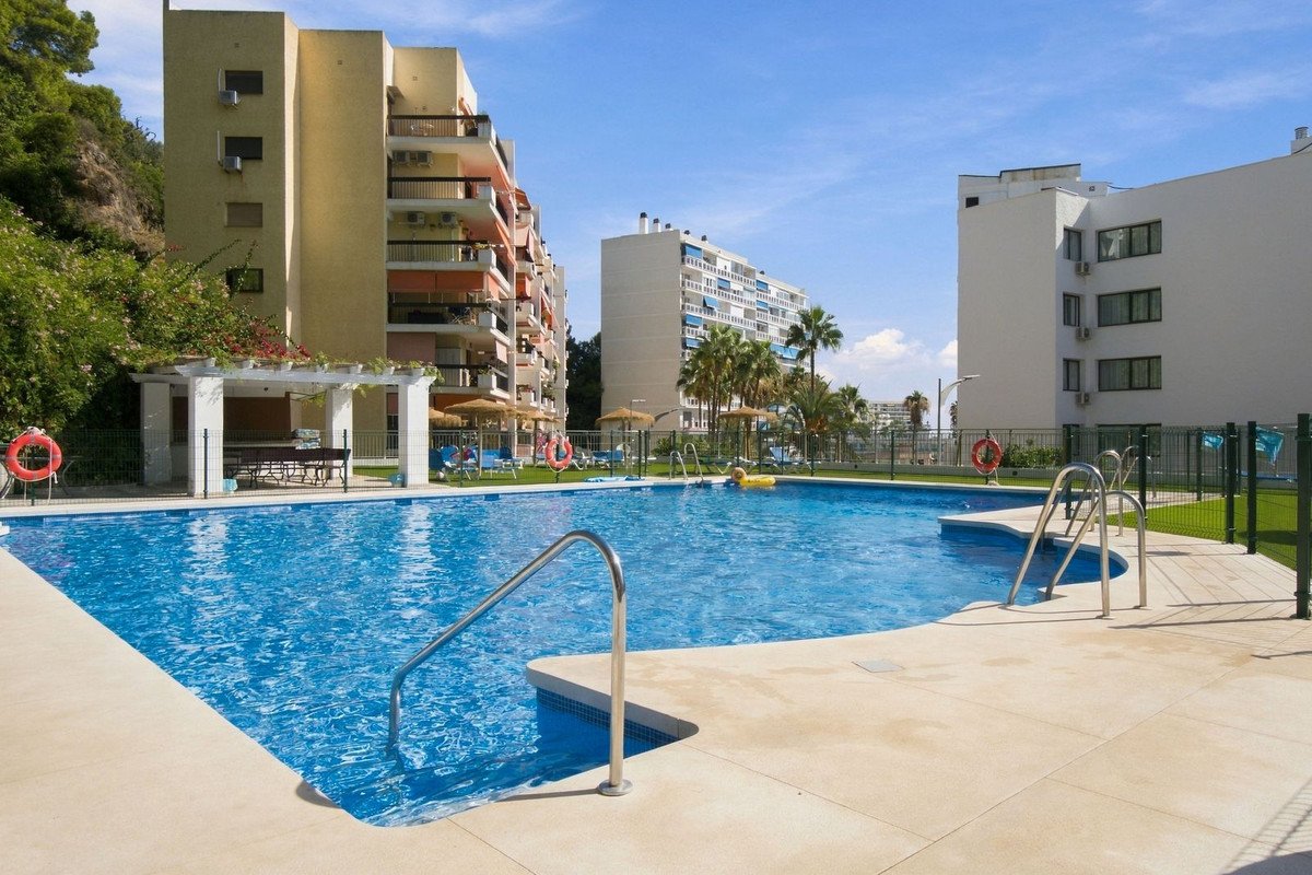 4 Bed Middle Floor Apartment in Torremolinos
